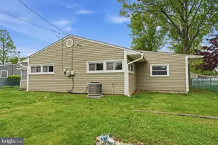 47 Thornyapple Ln, Levittown, PA 19054 - Photo 40