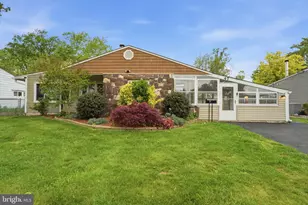 47 Thornyapple Ln, Levittown, PA 19054 - Photo 2