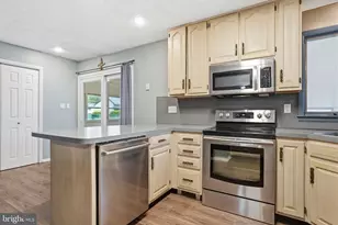 47 Thornyapple Ln, Levittown, PA 19054 - Photo 20