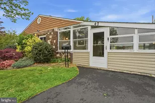 47 Thornyapple Ln, Levittown, PA 19054 - Photo 4