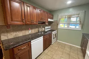 17 Heather Ln, Levittown, PA 19055 - Photo 10