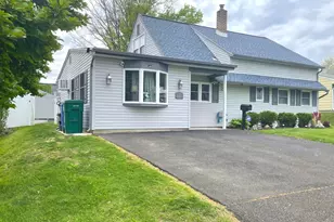 17 Heather Ln, Levittown, PA 19055 - Photo 4