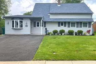 17 Heather Ln, Levittown, PA 19055 - Photo 2