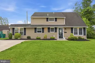 10 Inland Rd, Levittown, PA 19057 - Photo 2