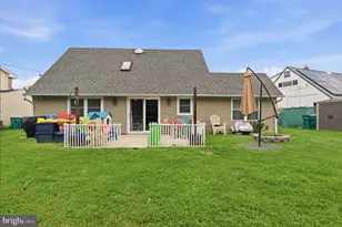 10 Inland Rd, Levittown, PA 19057 - Photo 32
