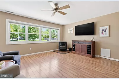 7 New Pond Lane, Levittown, PA 19054 - Photo 4