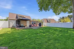 7 New Pond Ln, Levittown, PA 19054 - Photo 34