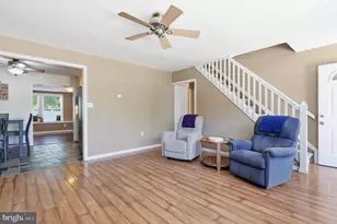 7 New Pond Ln, Levittown, PA 19054 - Photo 6