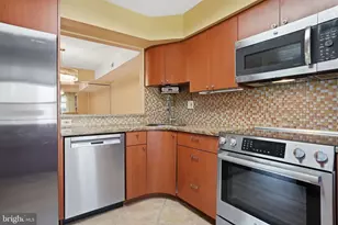 4016 Barry Ct, Holland, PA 18966 - Photo 8