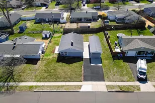 49 Mistletoe Ln, Levittown, PA 19054 - Photo 20