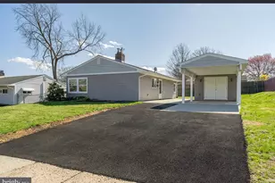 49 Mistletoe Ln, Levittown, PA 19054 - Photo 1