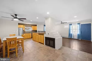 264 Goldenridge Dr, Levittown, PA 19057 - Photo 6