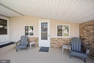 264 Goldenridge Dr, Levittown, PA 19057 - Photo 2
