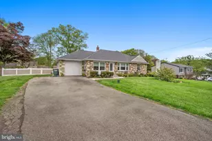 1363 Glen Echo Dr, Huntingdon Valley, PA 19006 - Photo 2