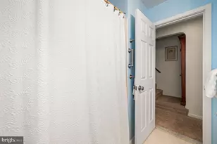105 Village Dr, Feasterville-Trevose, PA 19053 - Photo 16