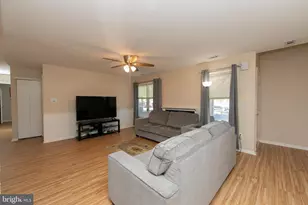 52 Natalie Ct, Levittown, PA 19057 - Photo 8