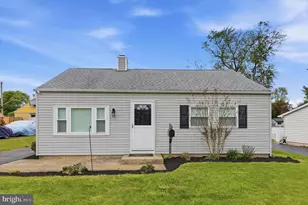 968 Willow St, Southampton, PA 18966 - Photo 2