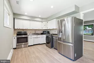 17 Cloister Rd, Levittown, PA 19057 - Photo 6