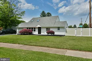 2 Jollybrook Rd, Levittown, PA 19056 - Photo 4
