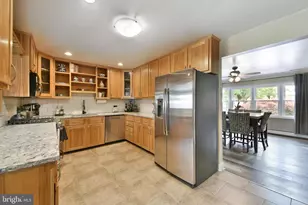 2 Jollybrook Rd, Levittown, PA 19056 - Photo 14