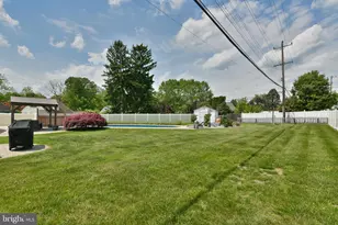 2 Jollybrook Rd, Levittown, PA 19056 - Photo 40