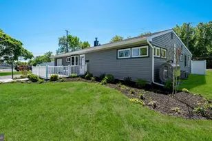 7 Indian Creek Dr, Levittown, PA 19057 - Photo 4