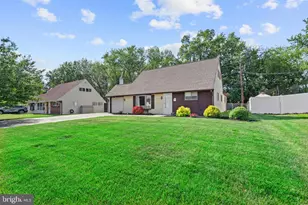119 Harvest Rd, Levittown, PA 19056 - Photo 2