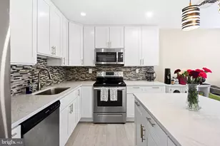 24 Garden Ln, Levittown, PA 19055 - Photo 14