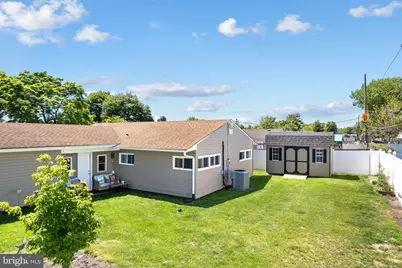 24 Garden Lane, Levittown, PA 19055 - Photo 6