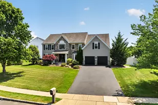 332 Evening Walk Ln, Warrington, PA 18976 - Photo 2