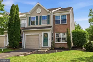 45 Honey Locust Ln, Newtown, PA 18940 - Photo 2