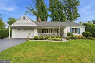 37 Brookside Dr, Feasterville-Trevose, PA 19053 - Photo 2