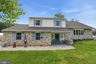 3965 Regina Pl, Doylestown, PA 18902 - Photo 2