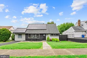 85 Buttonwood Ln, Levittown, PA 19054 - Photo 4