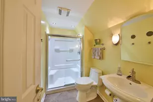 65 Hawk Rd, Levittown, PA 19056 - Photo 32