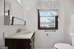 95 Taylor Dr, Levittown, PA 19054 - Photo 20