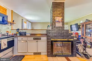 6 Gamewood Rd, Levittown, PA 19057 - Photo 6