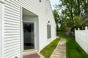 290 Woods Edge Pl, Langhorne, PA 19047 - Photo 2