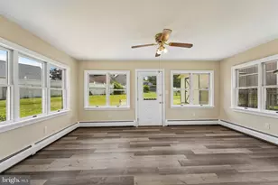 9 Rustleaf Ln, Levittown, PA 19055 - Photo 32