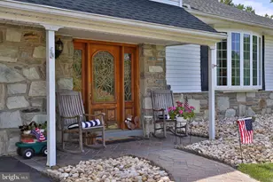 573 Hammond Dr, Yardley, PA 19067 - Photo 2