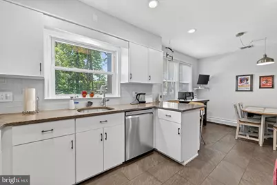 389 W Palmer Street, Morrisville, PA 19067 - Photo 12