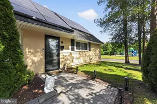 88 Cobalt Cross Rd, Levittown, PA 19057 - Photo 2