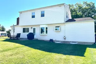 760 Parmentier Rd, Warminster, PA 18974 - Photo 2