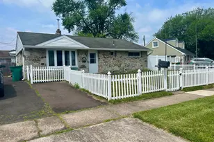 2513 Laurel Dr, Bristol, PA 19007 - Photo 2