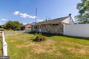 2513 Laurel Dr, Bristol, PA 19007 - Photo 8