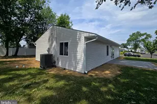 10 Linden Ln, Levittown, PA 19054 - Photo 38