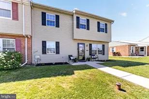 5725 Cavalier Ct, Bensalem, PA 19020 - Photo 2