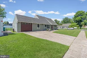 46 Twin Oak Dr, Levittown, PA 19056 - Photo 2