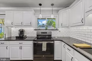 46 Twin Oak Dr, Levittown, PA 19056 - Photo 10