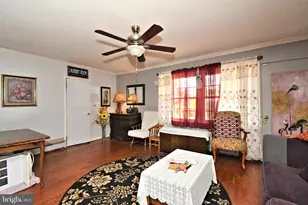 70 Tall Pine Ln, Levittown, PA 19054 - Photo 6